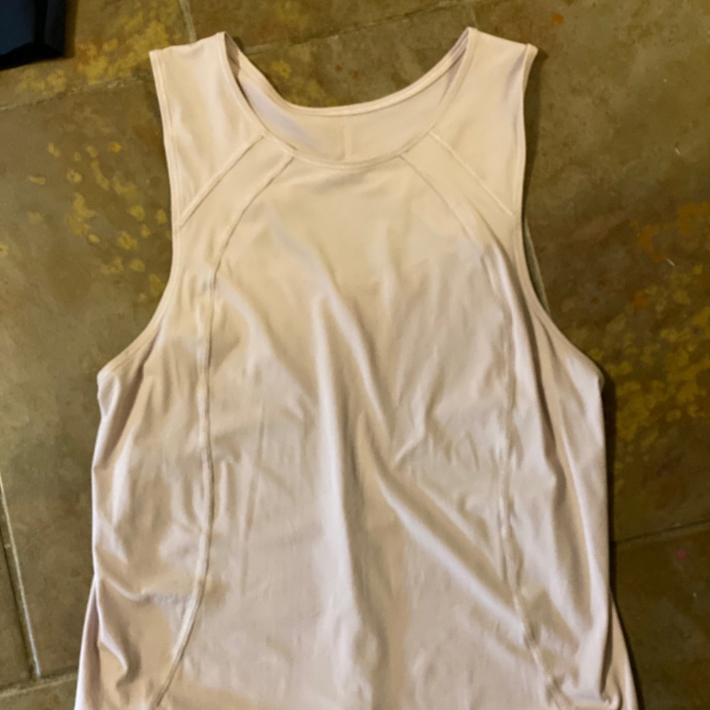 High neck lululemon top. Size 6. GUC.